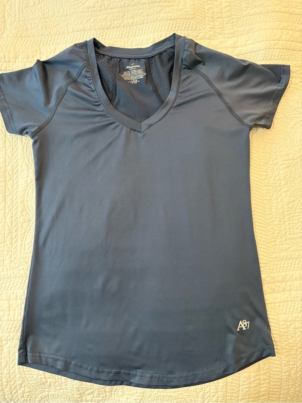 Aeropostale Women's blue  V-Neck Performance Tee